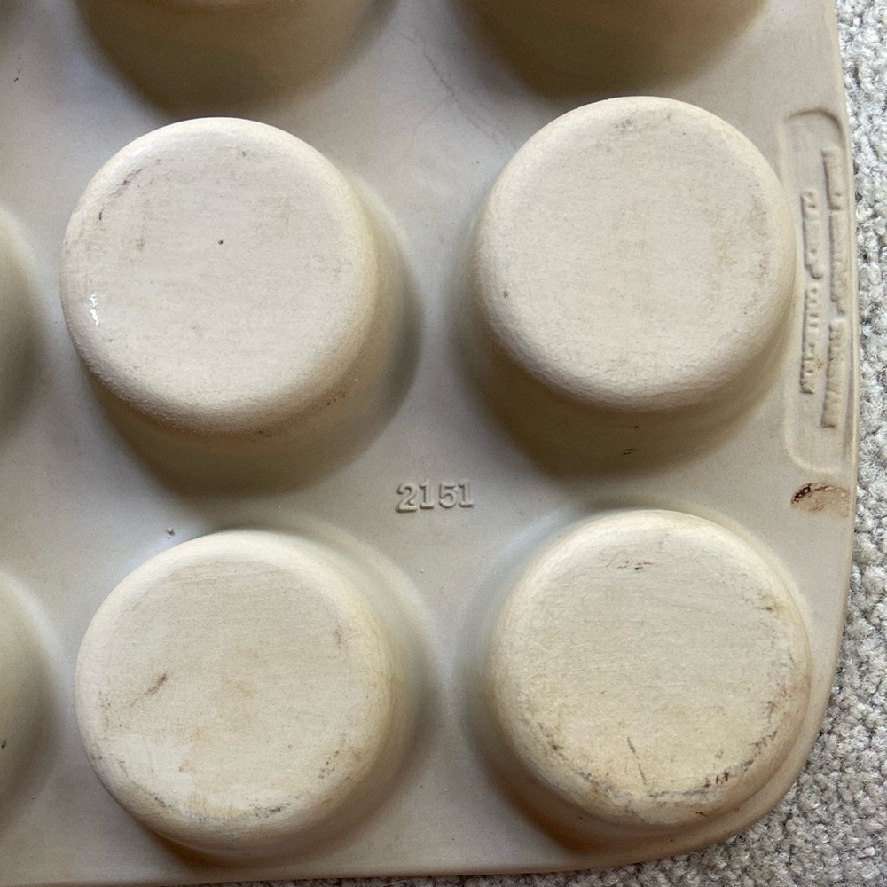 🪷Pampered Chef Family Heritage Stoneware Muffin Cupcake Pan Discontinued RARE - Picture 7 of 9